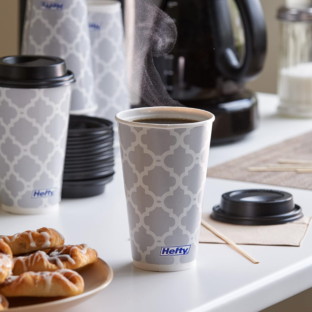 Hefty Insulated Paper Hot Cups with Lids, 16 oz (480 ml), 20 Count - view 4