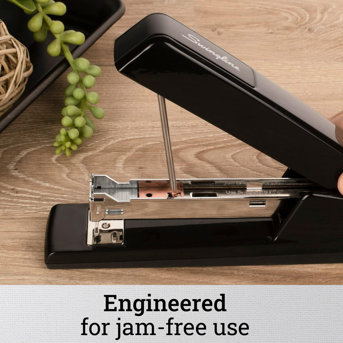 Swingline 747 Classic Desktop Stapler, 30 Sheet, Black - view 4