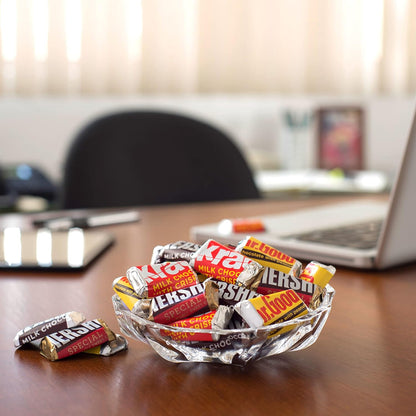 Hershey's Miniatures Assorted Chocolate Candy Share Pack, 294 g (10.4 oz) - view 6