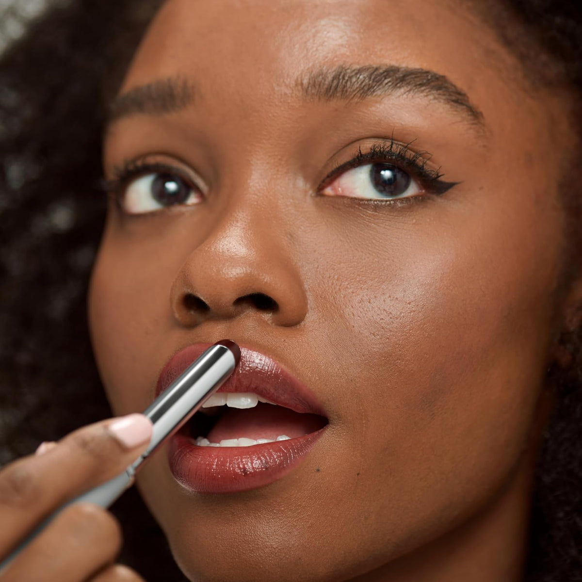 Clinique Almost Lipstick, Sheer and Lightweight Lip Colour - view 4